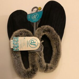 Dearfoams Black Slippers with Gray Faux Fur